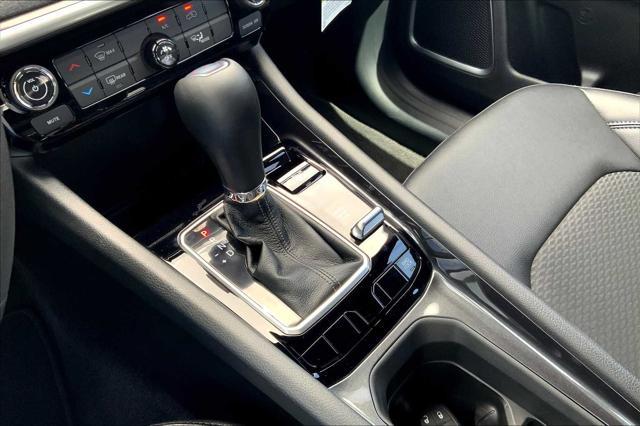 Photo of 2025 Diamond Black Crystal Pearlcoat Jeep Compass