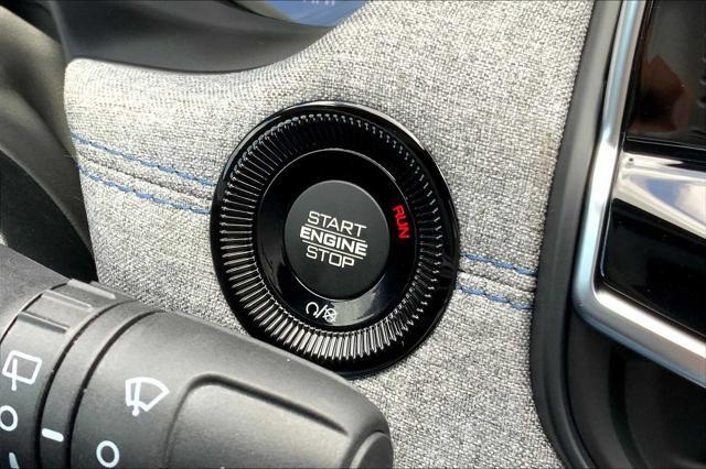Photo of 2025 Diamond Black Crystal Pearlcoat Jeep Compass