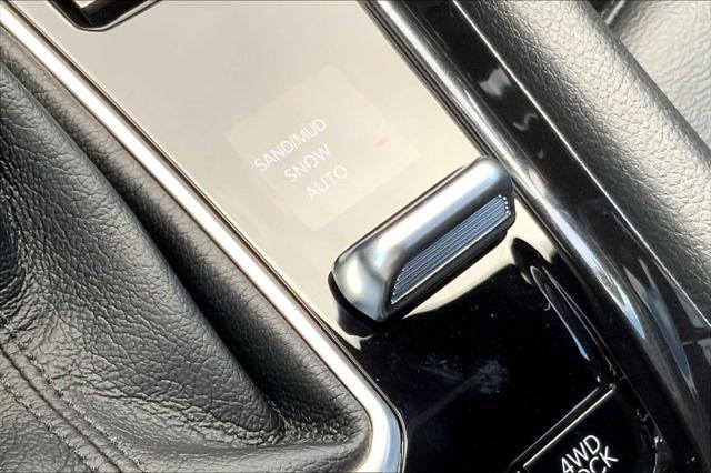 Photo of 2025 Diamond Black Crystal Pearlcoat Jeep Compass