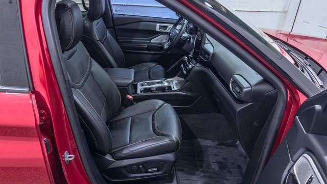 Photo of 2022 Rapid Red Metallic Tinted Clearcoat Ford Explorer