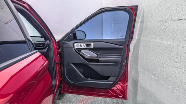 Photo of 2022 Rapid Red Metallic Tinted Clearcoat Ford Explorer