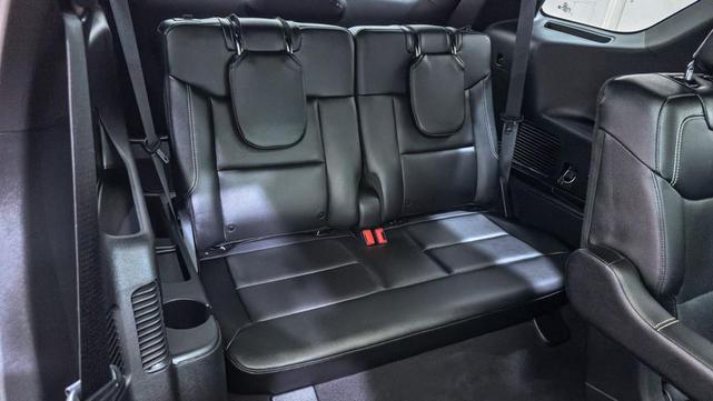 Photo of 2022 Rapid Red Metallic Tinted Clearcoat Ford Explorer