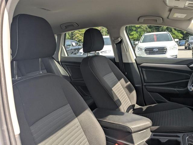 Photo of 2024 Pure White Volkswagen Jetta