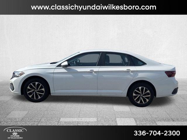 Photo of 2024 Pure White Volkswagen Jetta
