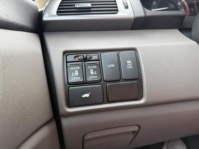 Photo of 2015 WHITE Honda Odyssey