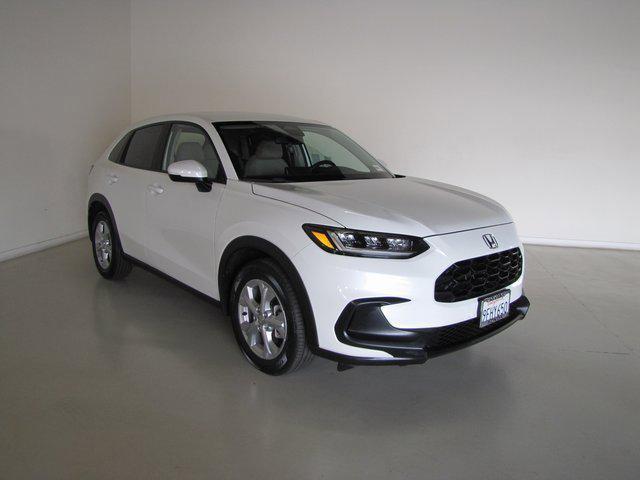 Photo of 2023 Platinum White Pearl Honda HR-V