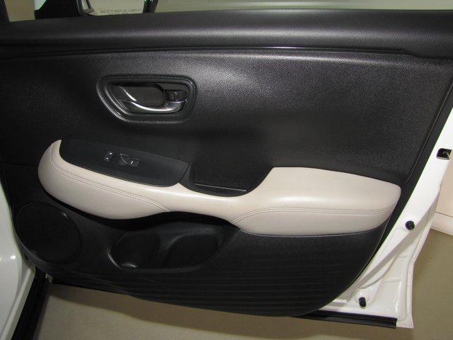Photo of 2023 Platinum White Pearl Honda HR-V