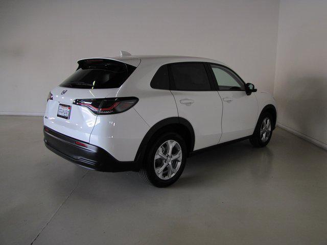 Photo of 2023 Platinum White Pearl Honda HR-V
