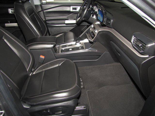 Photo of 2021 Gray Ford Explorer