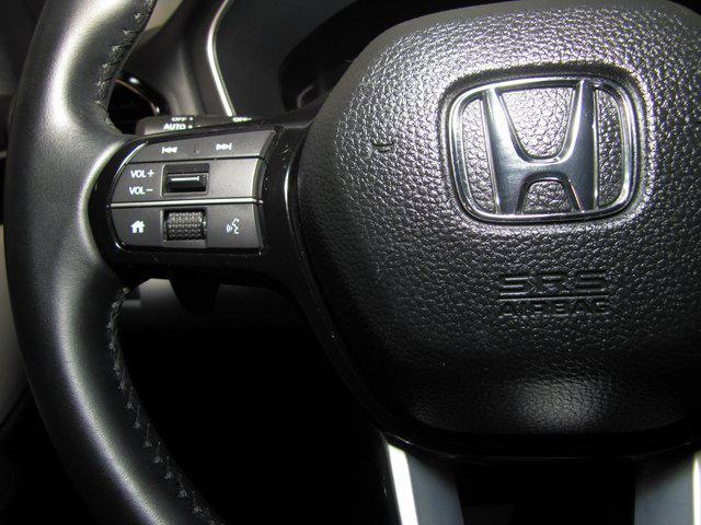 Photo of 2025 Silver Honda Pilot