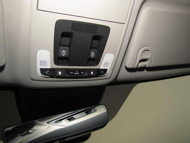 Photo of 2025 Silver Honda Pilot