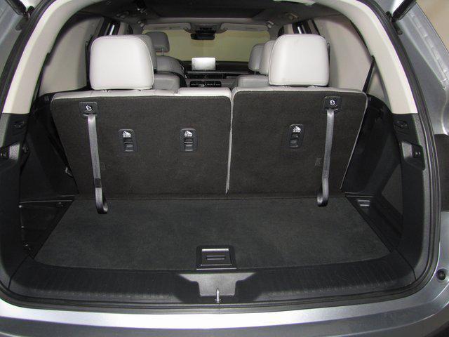 Photo of 2025 Silver Honda Pilot