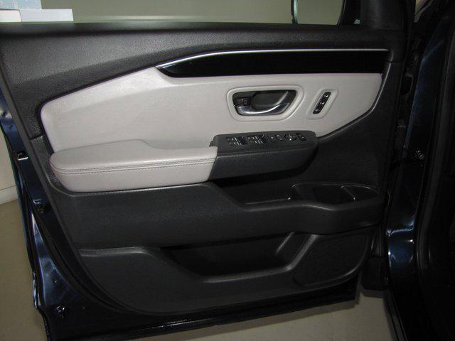Photo of 2024 Blue Honda Pilot