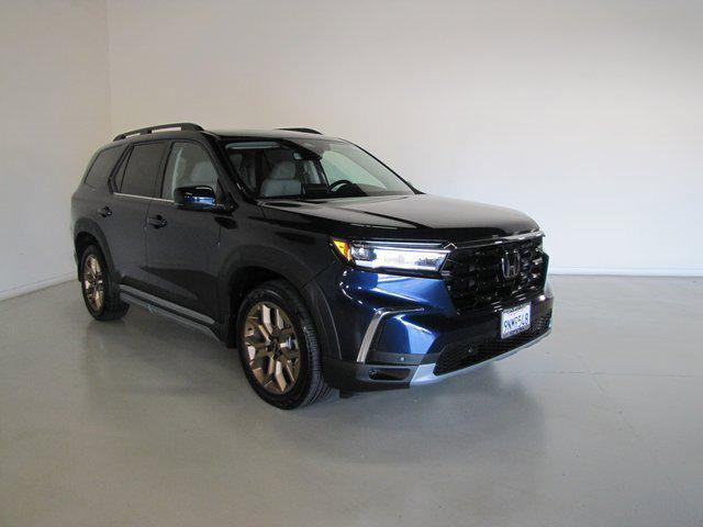 Photo of 2024 Blue Honda Pilot
