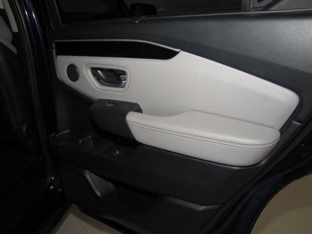 Photo of 2024 Blue Honda Pilot