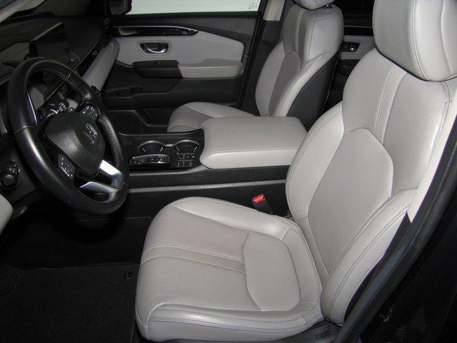 Photo of 2024 Blue Honda Pilot