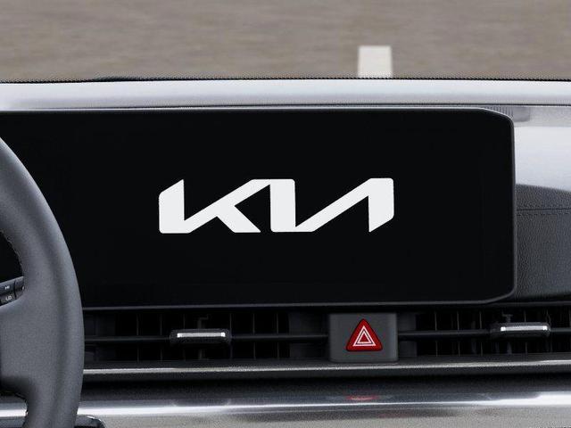 Photo of 2026 Ceramic White Kia Carnival