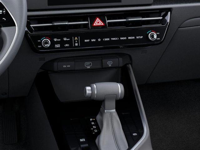 Photo of 2025 Snow White Pearl Kia Niro