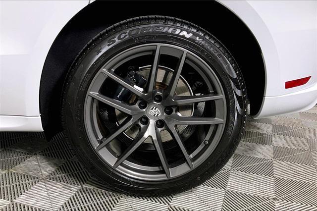 Photo of 2023 White Porsche Macan