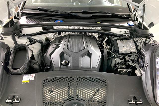 Photo of 2023 White Porsche Macan