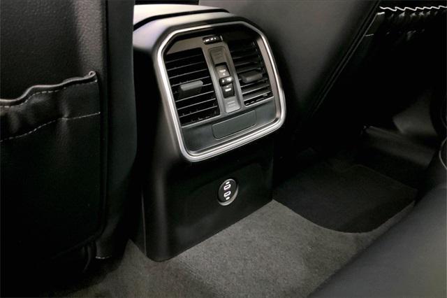 Photo of 2023 White Porsche Macan