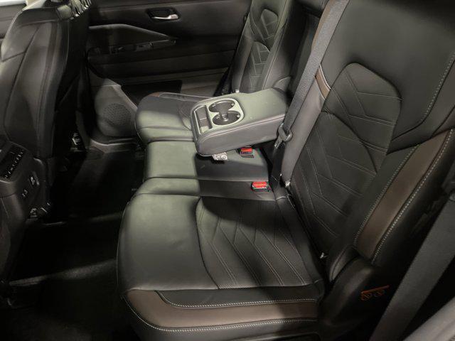 Photo of 2024 Obsidian Green Pearl Nissan Pathfinder