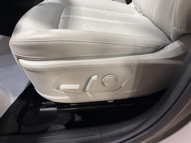 Photo of 2025 Road Rider Brown Kia Sorento