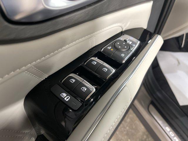 Photo of 2025 Road Rider Brown Kia Sorento
