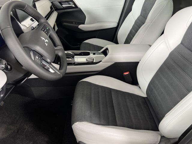 Photo of 2025 Red Diamond Mitsubishi Outlander