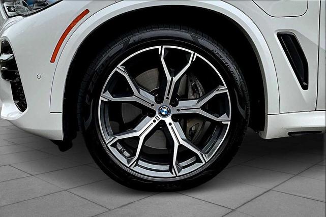 Photo of 2023 Mineral White Metallic BMW X5 PHEV