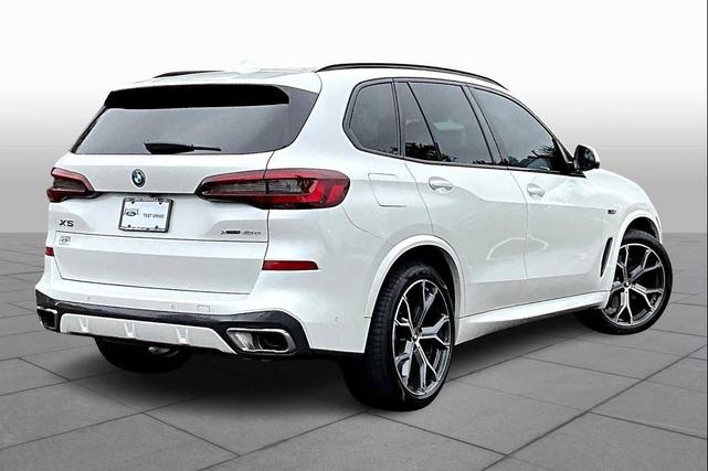 Photo of 2023 Mineral White Metallic BMW X5 PHEV