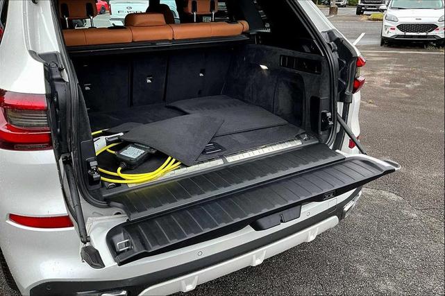 Photo of 2023 Mineral White Metallic BMW X5 PHEV