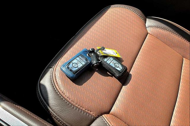 Photo of 2024 Agate Black Metallic Ford F-450