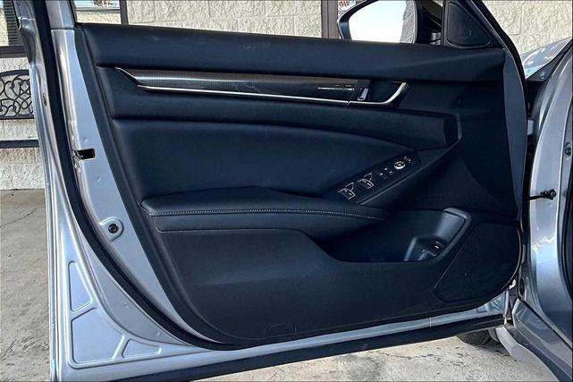 Photo of 2022 Lunar Silver Metallic Honda Accord