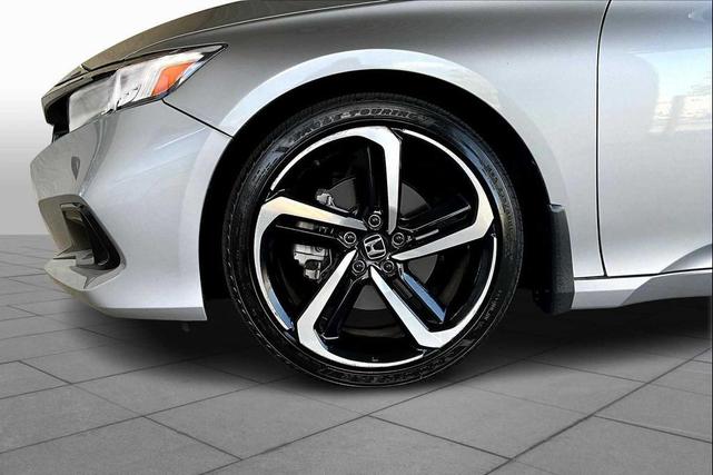 Photo of 2022 Lunar Silver Metallic Honda Accord