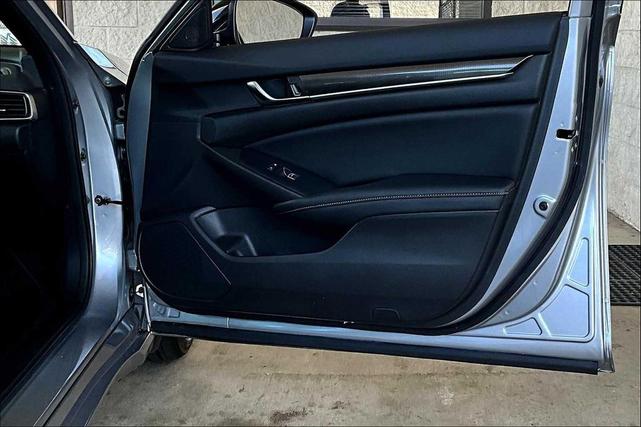 Photo of 2022 Lunar Silver Metallic Honda Accord
