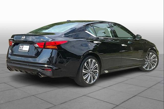 Photo of 2023 Super Black Nissan Altima
