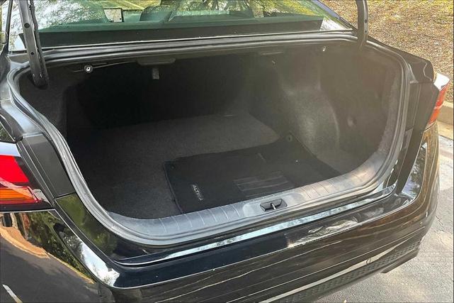 Photo of 2023 Super Black Nissan Altima