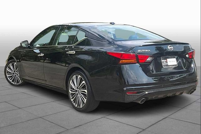 Photo of 2023 Super Black Nissan Altima