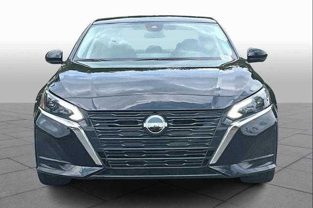 Photo of 2023 Super Black Nissan Altima