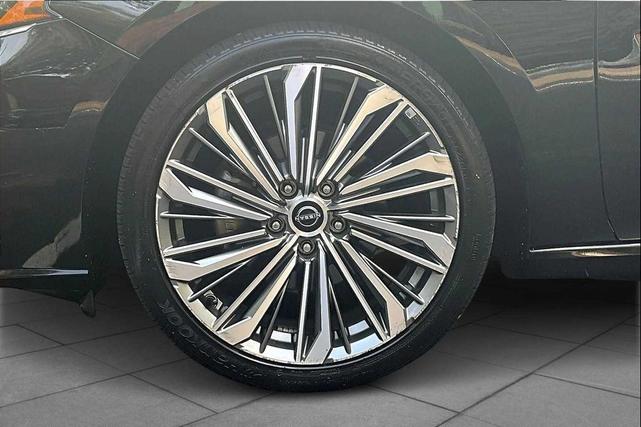 Photo of 2023 Super Black Nissan Altima