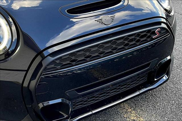 Photo of 2024 MINI Yours Enigmatic Black Metallic MINI Hardtop