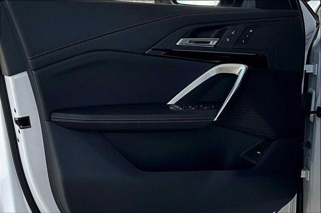 Photo of 2025 Mineral White Metallic BMW X1