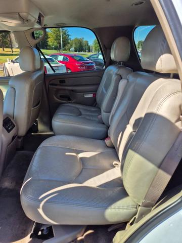 Photo of 2004 Summit White Chevrolet Tahoe