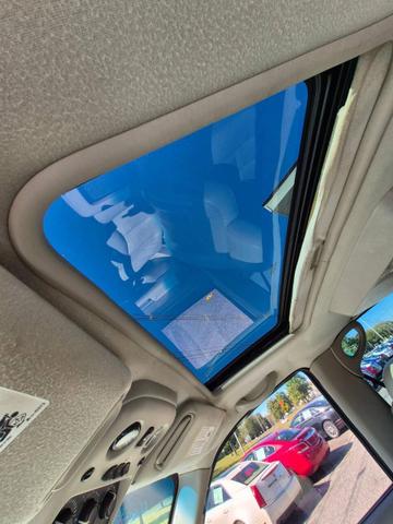 Photo of 2004 Summit White Chevrolet Tahoe