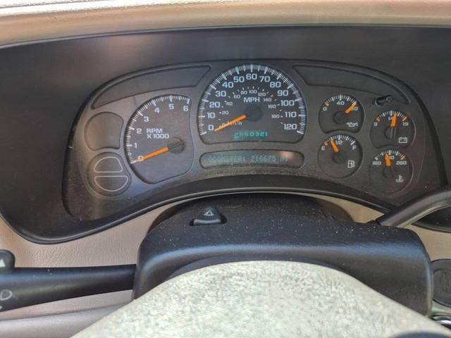 Photo of 2004 Summit White Chevrolet Tahoe