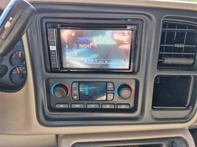 Photo of 2004 Summit White Chevrolet Tahoe