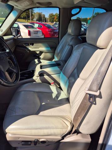 Photo of 2004 Summit White Chevrolet Tahoe