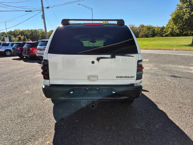 Photo of 2004 Summit White Chevrolet Tahoe