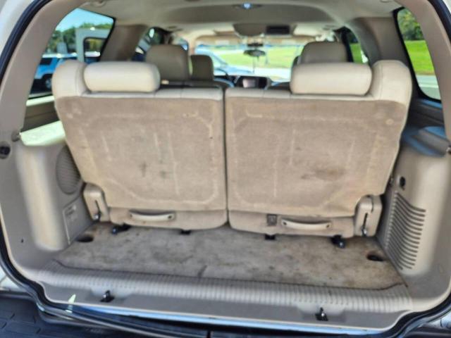 Photo of 2004 Summit White Chevrolet Tahoe